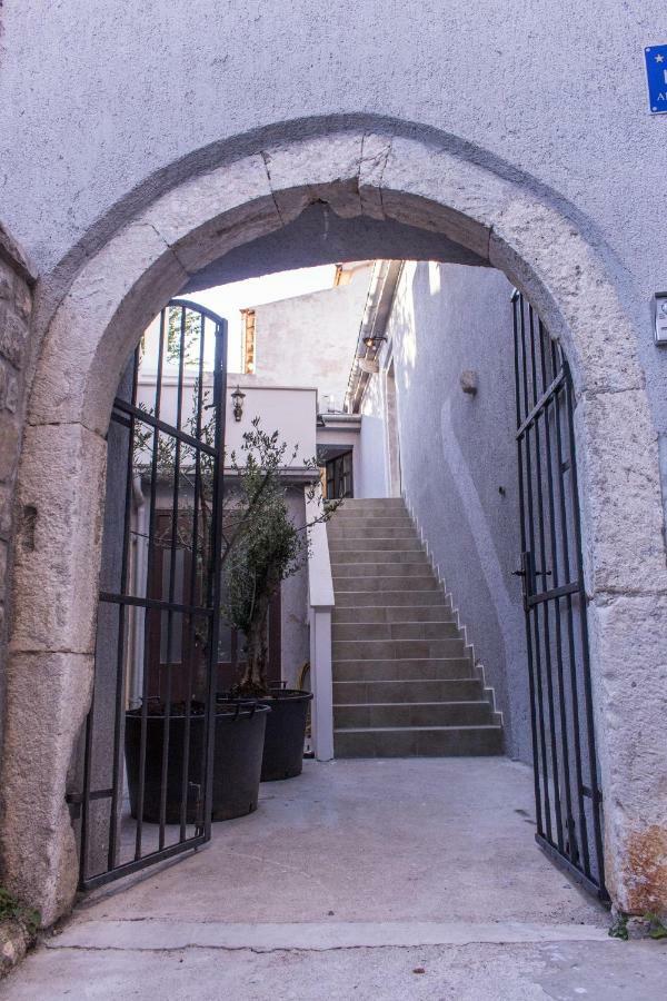 Apartment Old Town Mariolina Krk Town Esterno foto