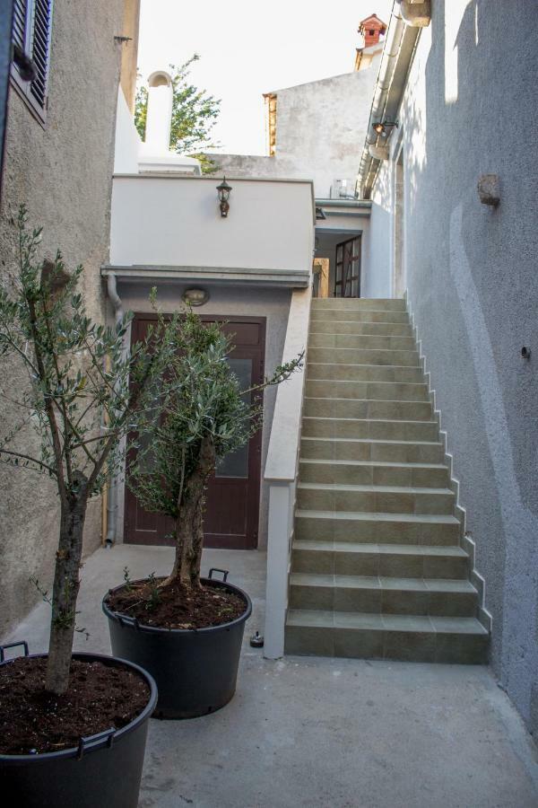 Apartment Old Town Mariolina Krk Town Esterno foto
